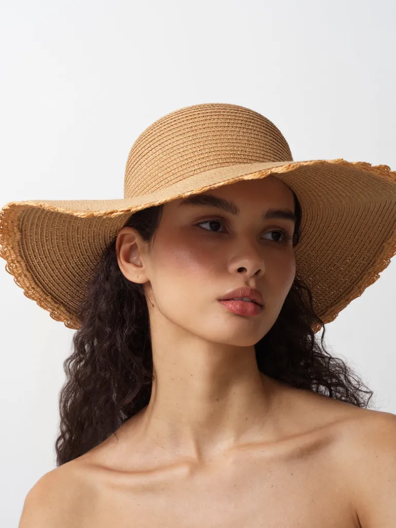 Scalloped Edge Straw Hat<FRENCH CONNECTION Hot