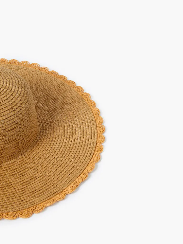 Scalloped Edge Straw Hat<FRENCH CONNECTION Hot